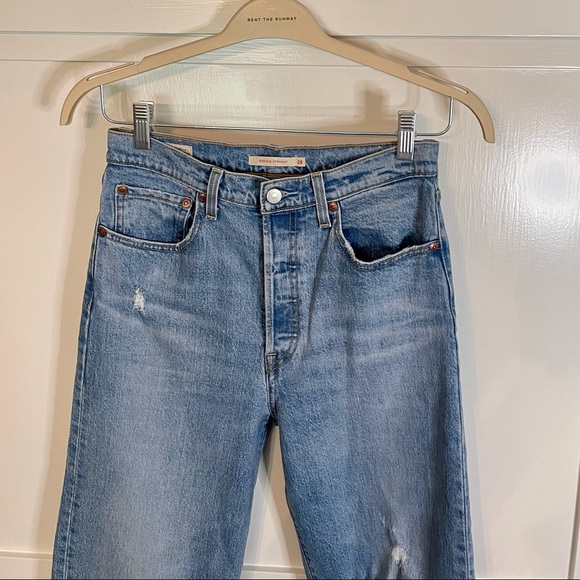 Levi’s Ribcage Straight Denim Jeans in Tange Fade - Picture 3 of 8